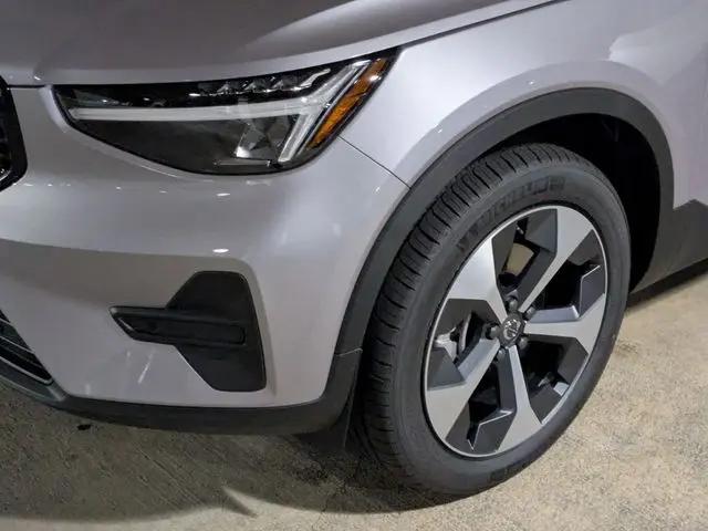 2026 Volvo XC40 Core, B5 AWD Gas (mild hybrid), Dark