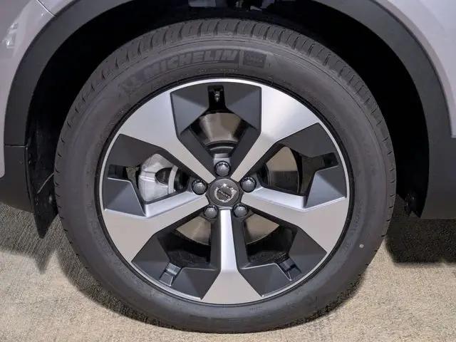 2026 Volvo XC40 Core, B5 AWD Gas (mild hybrid), Dark
