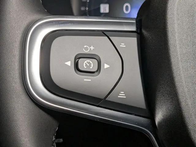 2026 Volvo XC40 Core, B5 AWD Gas (mild hybrid), Dark
