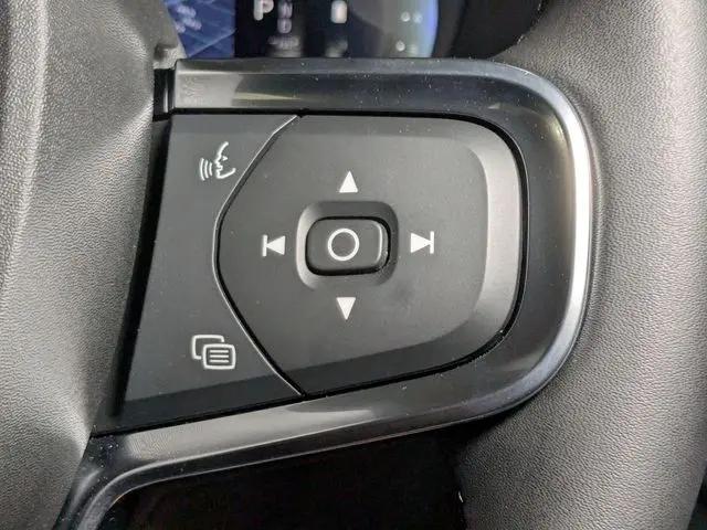 2026 Volvo XC40 Core, B5 AWD Gas (mild hybrid), Dark