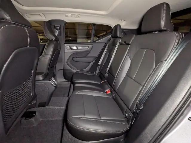 2026 Volvo XC40 Core, B5 AWD Gas (mild hybrid), Dark