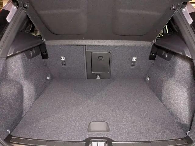 2026 Volvo XC40 Core, B5 AWD Gas (mild hybrid), Dark