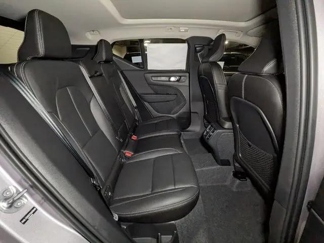 2026 Volvo XC40 Core, B5 AWD Gas (mild hybrid), Dark