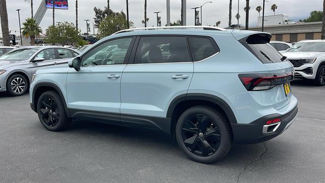 2025 Volkswagen Taos 1.5T SE