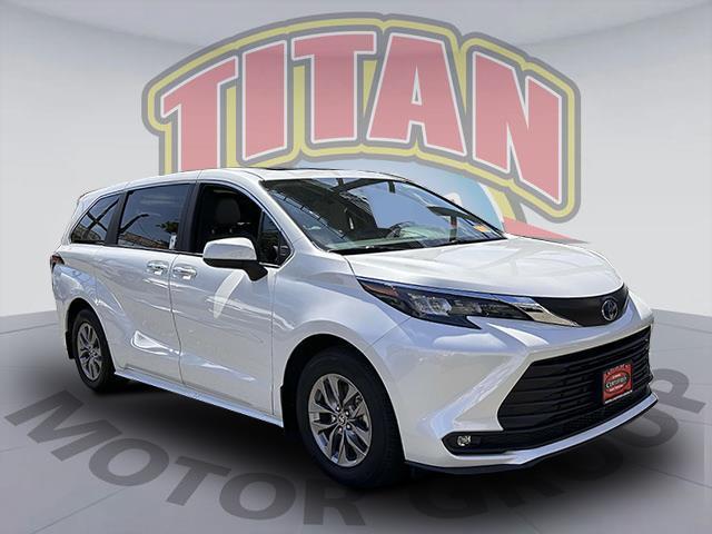 2025 Toyota Sienna XLE [1]