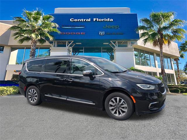 2023 Chrysler Pacifica Hybrid Limited