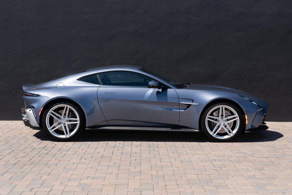 Aston Martin 2025 Vantage Base