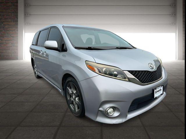 2017 Toyota Sienna SE 8 Passenger