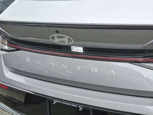 2025 Hyundai Elantra N Line - Photo 6