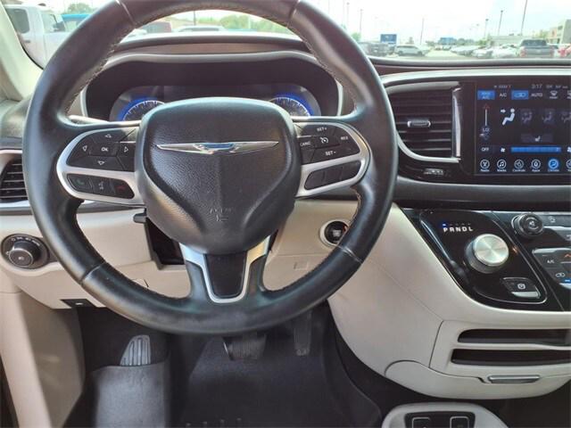 2017 Chrysler Pacifica Touring-L