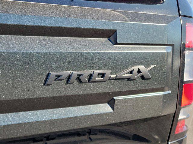 2025 Nissan Frontier Crew Cab PRO-4X 4x4