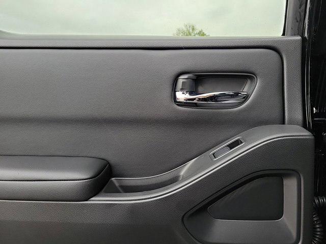 2025 Nissan Frontier Crew Cab SV 4x4