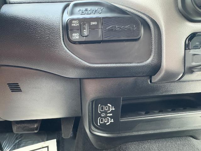2024 Ram 3500 Big Horn Crew Cab 4x4 8' Box