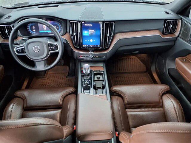 2023 Volvo XC60 B5 Ultimate Bright Theme