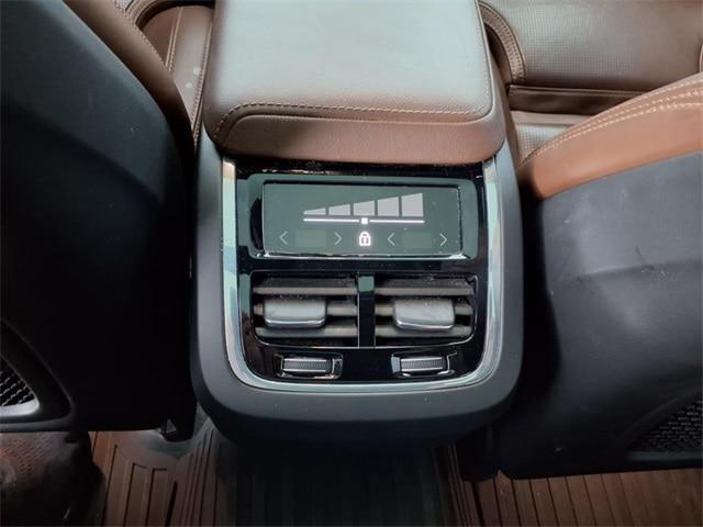 2023 Volvo XC60 B5 Ultimate Bright Theme