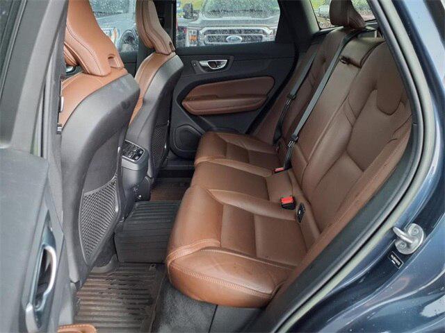 2023 Volvo XC60 B5 Ultimate Bright Theme