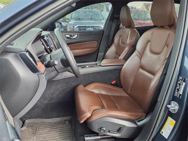 2023 Volvo XC60 B5 Ultimate Bright Theme