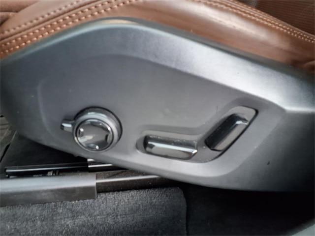 2023 Volvo XC60 B5 Ultimate Bright Theme