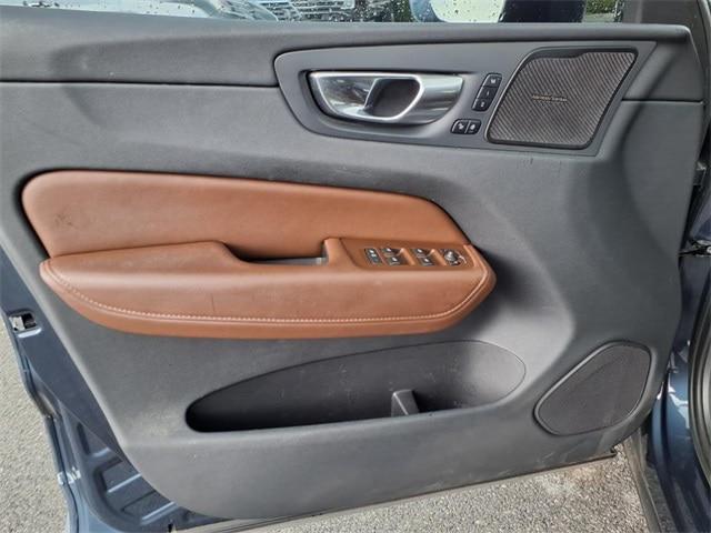 2023 Volvo XC60 B5 Ultimate Bright Theme