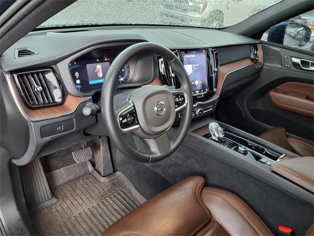 2023 Volvo XC60 B5 Ultimate Bright Theme
