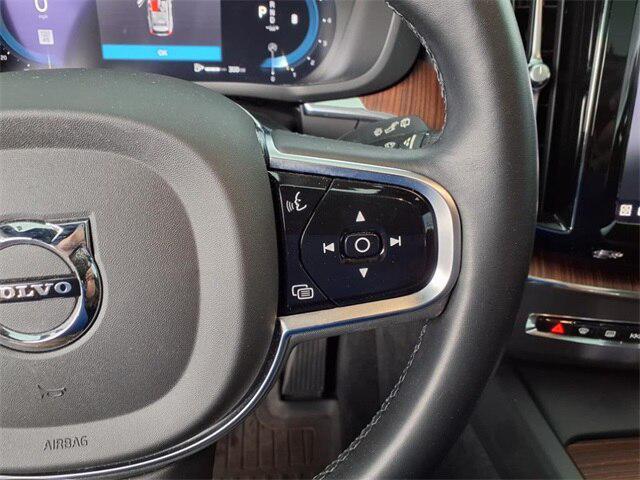 2023 Volvo XC60 B5 Ultimate Bright Theme