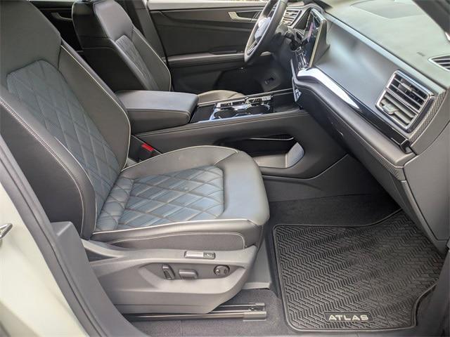 2025 Volkswagen Atlas Cross Sport 2.0T SEL Premium R-Line
