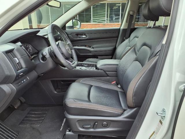 2024 Nissan Pathfinder SL FWD