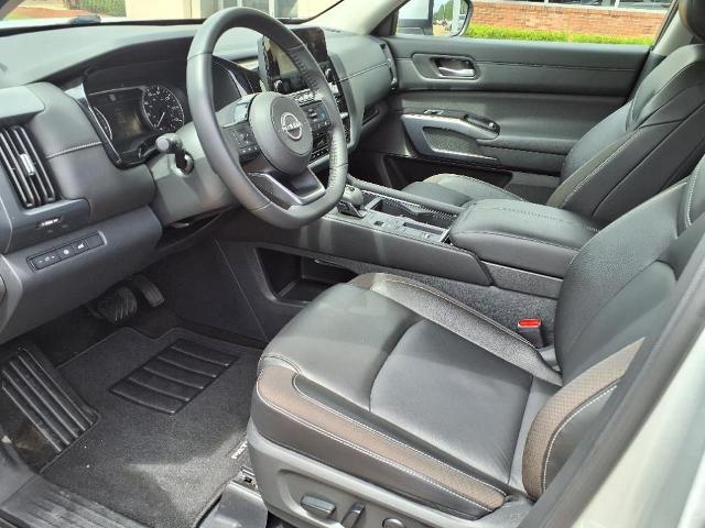 2024 Nissan Pathfinder SL FWD