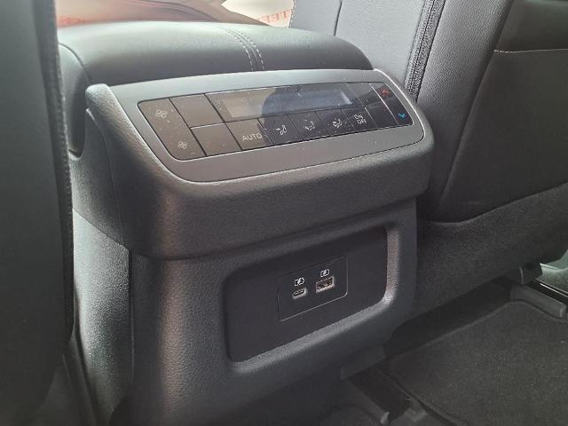 2024 Nissan Pathfinder SL FWD