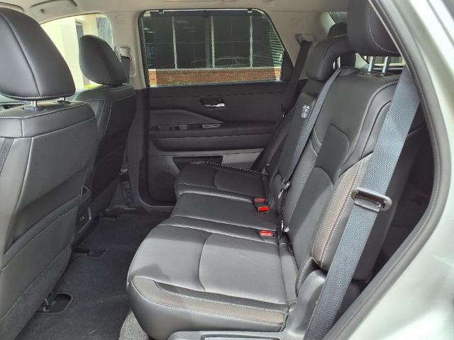 2024 Nissan Pathfinder SL FWD