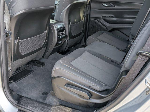 2023 Jeep Grand Cherokee L Laredo 4x4