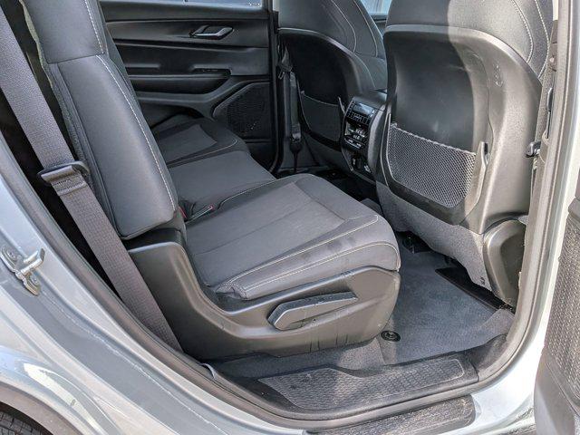 2023 Jeep Grand Cherokee L Laredo 4x4