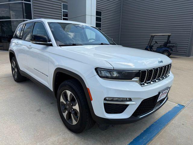 2023 Jeep Grand Cherokee Base