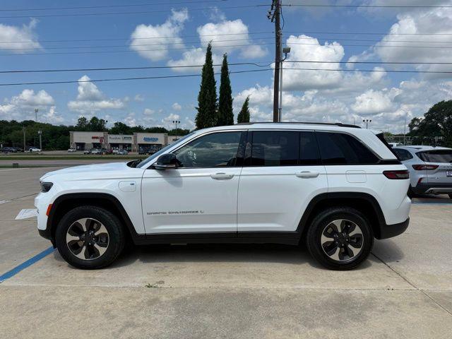 2023 Jeep Grand Cherokee Base