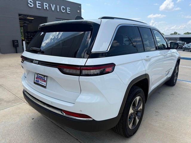 2023 Jeep Grand Cherokee Base