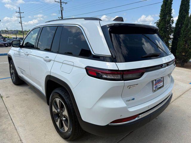 2023 Jeep Grand Cherokee Base
