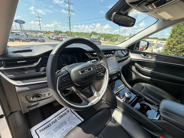 2023 Jeep Grand Cherokee Base