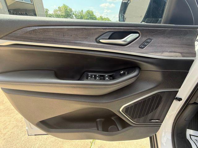 2023 Jeep Grand Cherokee Base