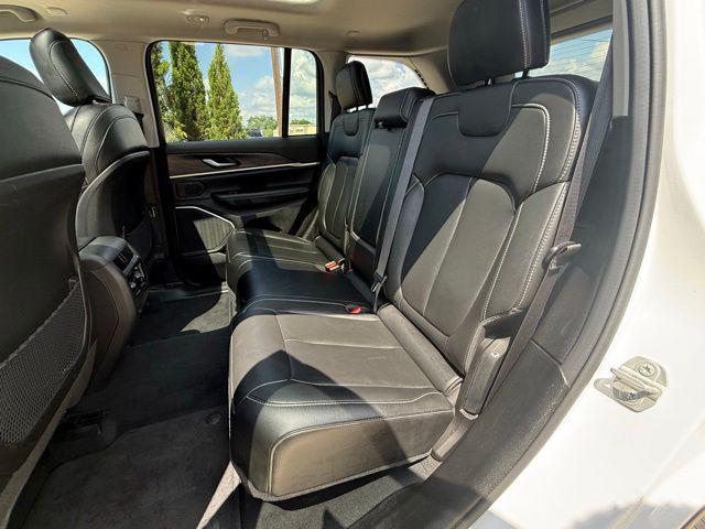 2023 Jeep Grand Cherokee Base