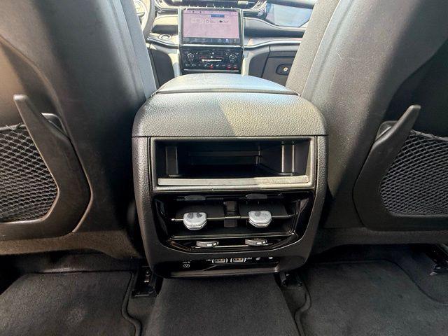 2023 Jeep Grand Cherokee Base