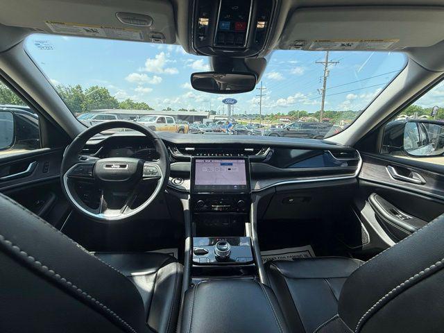 2023 Jeep Grand Cherokee Base