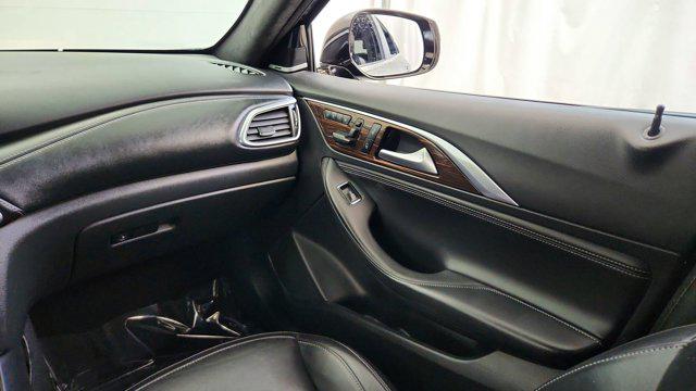 2018 INFINITI QX30 Premium