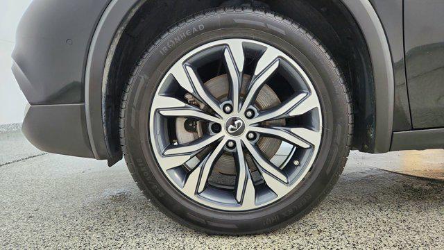 2018 INFINITI QX30 Premium