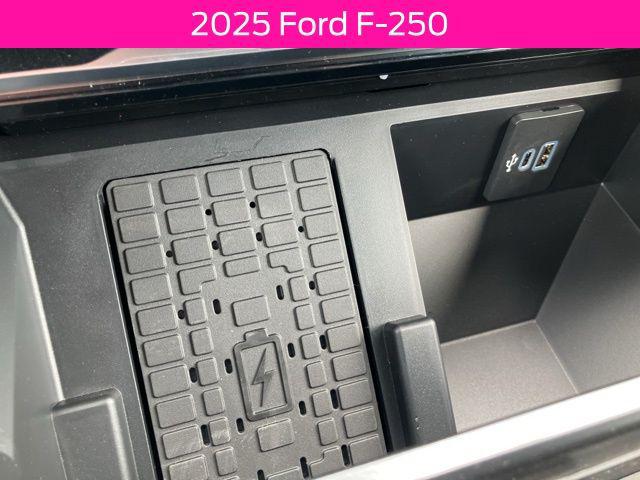 2025 Ford F-250 Platinum