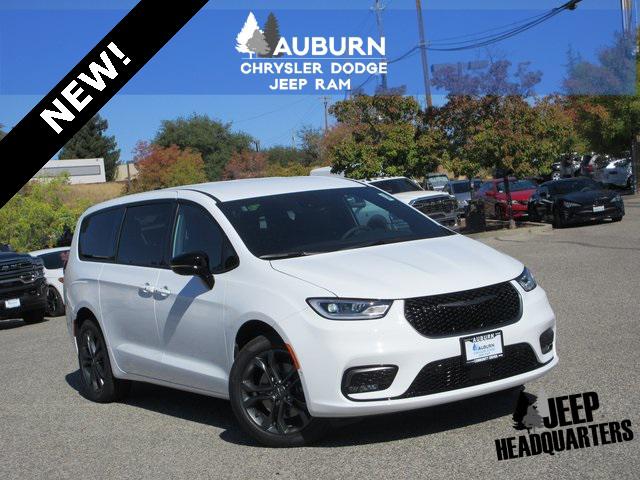 2026 Chrysler Pacifica PACIFICA SELECT AWD