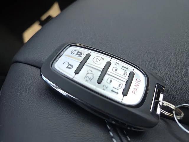2026 Chrysler Pacifica Select AWD