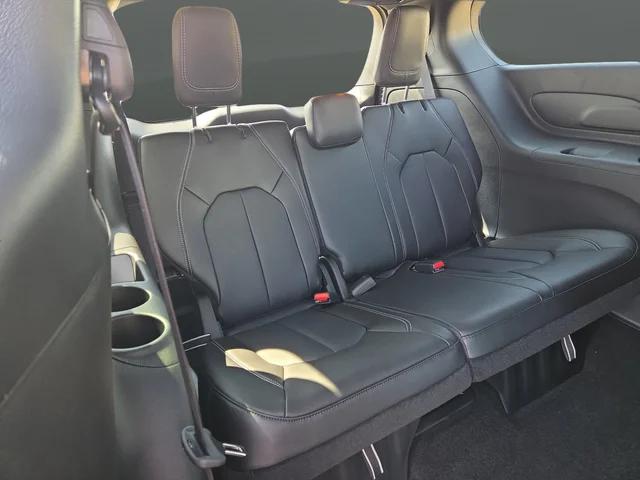 2026 Chrysler Pacifica Select AWD