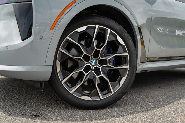 2023 BMW X7 M60i