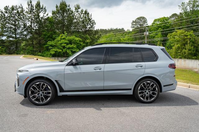 2023 BMW X7 M60i