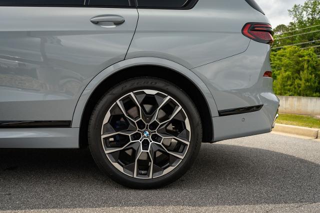 2023 BMW X7 M60i